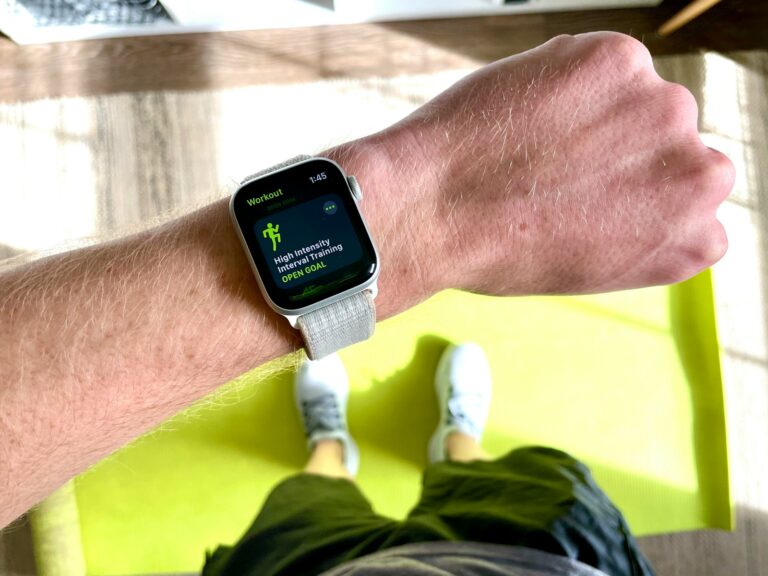 Jak działa EKG w Apple Watch i kiedy smartwatch może pomóc w codziennym dbaniu o zdrowie?